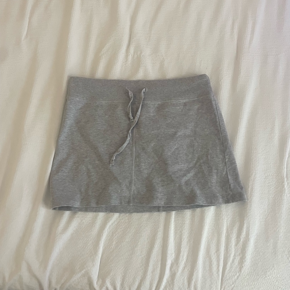 brandy melville mini skirt 🫶